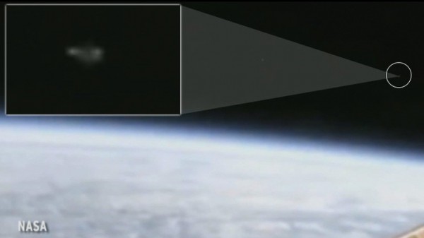 بالفيديو  ..  لقطات غامضة لـ 3 أجسام غريبة تغادر الأرض قبل أن تقطع ناسا البث فجأة