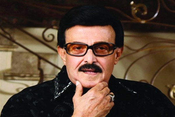 شاهد ظهور نادر لشقيق الفنان سمير غانم ..  هل يشبهه؟  .. صورة 