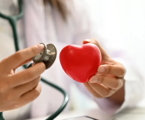 طبيب يُحذّر: 5 أدوية يومية تُلحق الضرر بقلبك