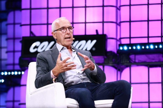 مالك نادي مرسيليا يخطط لشراء تيك توك لبناء إنترنت جديد "يحمي الأجيال"