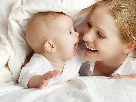 سحر لكنّه ليس حصرياً ..  ما تأثير صوت الأم على الرضيع؟