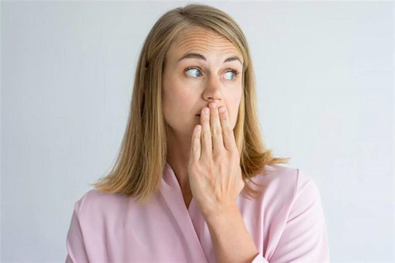 7 نصائح ذهبية تخلصك من رائحة الفم الكريهة