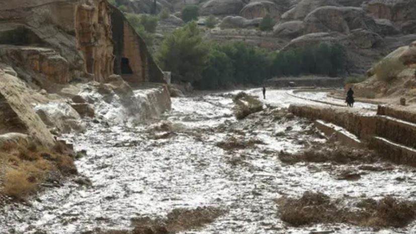 الأمن يحذّر المواطنين: ابتعدوا عن مجاري السيول والأودية
