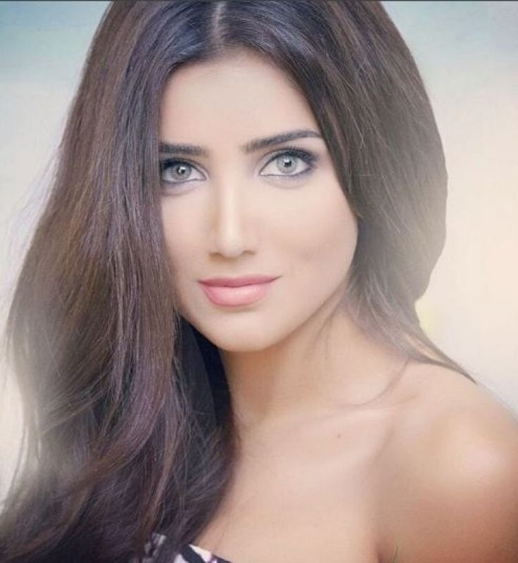 بالصور  ..  مي عمر تكسر كل التوقعات بجلسة تصوير جريئة