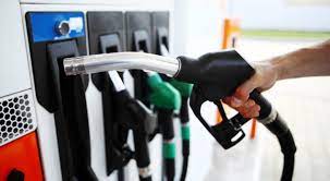 الحكومة تخفض سعر البنزين "تعريفة"