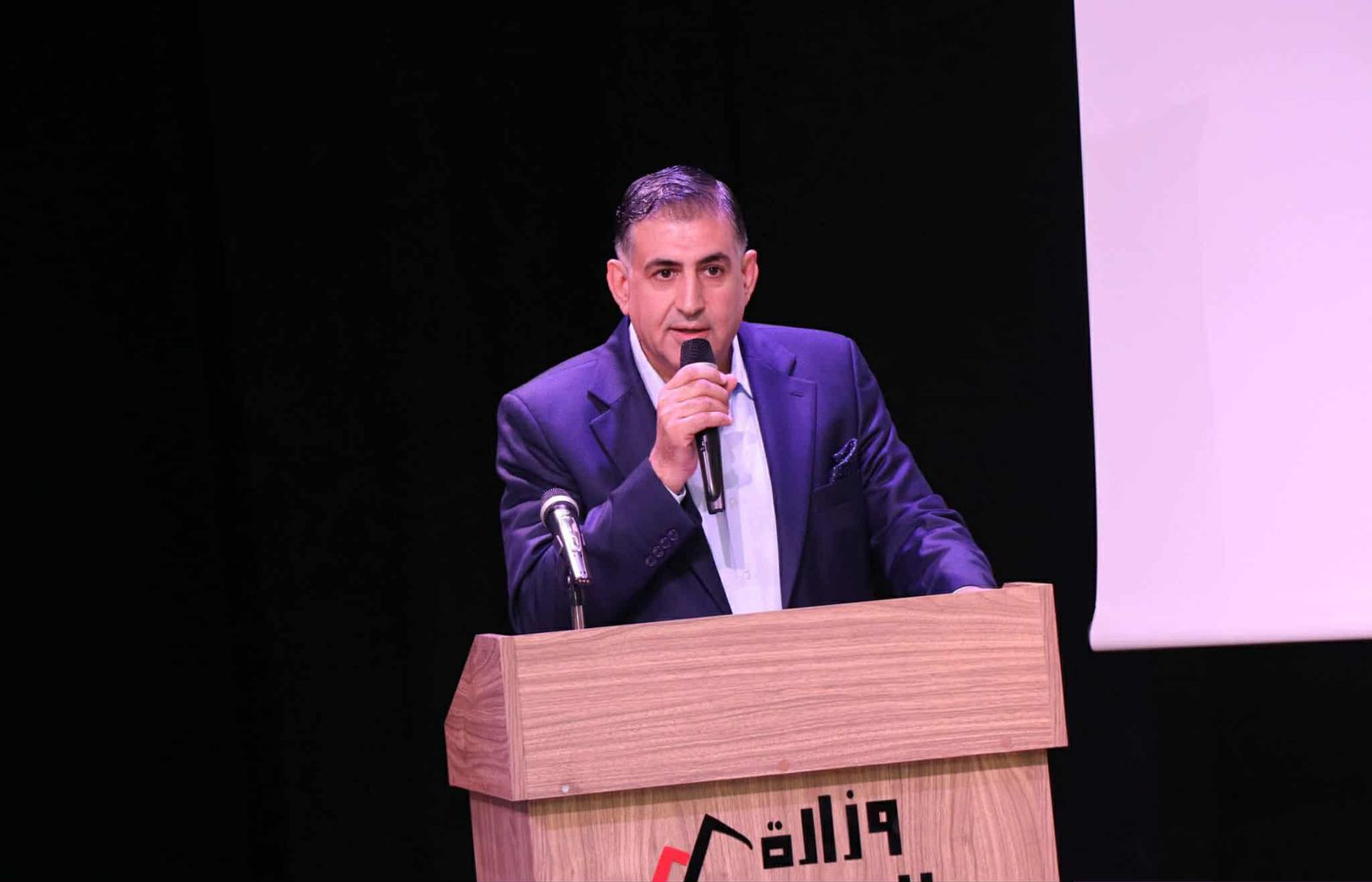 العساف يكتب في يوم المعلم