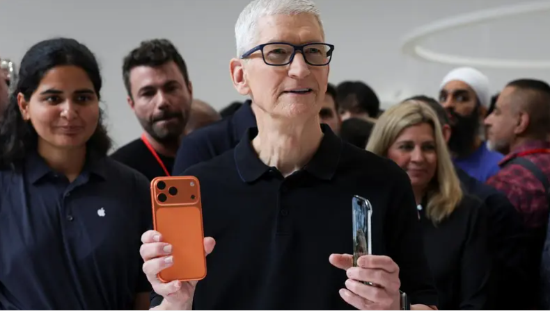 راتب تيم كوك رئيس أبل يتيح له شراء منزل بمئات الآلاف من الدولارات كل يومين