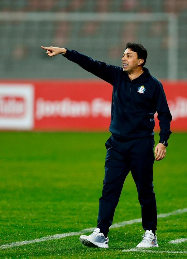 الوحدات يجدد دعمه لجمال محمود ويؤكد استمرار العقد حتى 2027