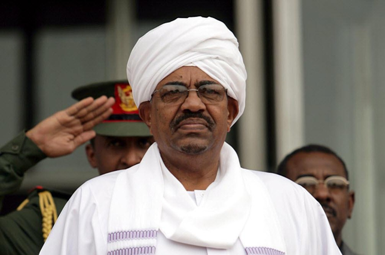 بالفيديو  ..  حقيقة زواج الرئيس السوداني عمر البشير من الفتاة "اسراء" 