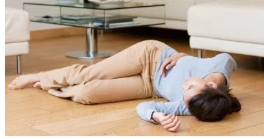 ما الإجراءات الأولية عند تعرض شخص للإغماء؟ خطوات لإنقاذ حياته