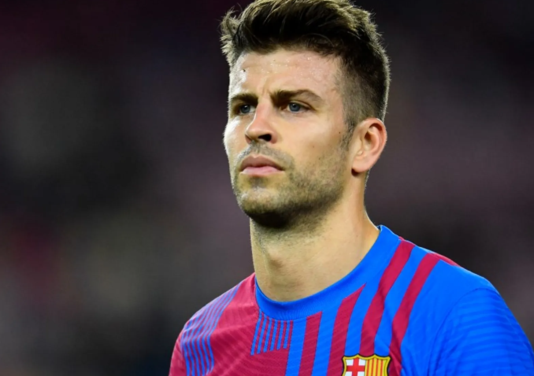 برشلونة يصدم بيكيه بقرار قاسٍ