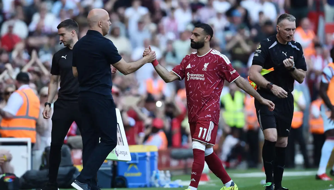 بعد رحيل سلوت ..  هل يعود محمد صلاح إلى ليفربول؟   
