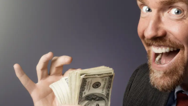 قصور وخيول أصيلة ويخوت ..  ماذا يفعل الأثرياء بأموالهم؟
