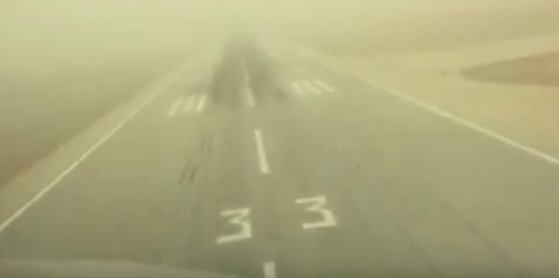  بالفيديو  ..  لحظات تحبس الانفاس : كيف هبط هذا الطيار السعودي وسط الغبار ؟