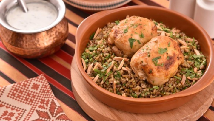 فريكة دجاج باللوز