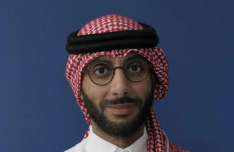 كاتب كويتي يثير الجدل بادعاء حصوله على الجنسية الإسرائيلية قبل أن يكشف الحقيقة (فيديو)