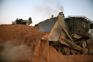 القسام تستهدف جرافة صهيونية بقاذف الياسين جنوب شرق حي الصبرة في غزة