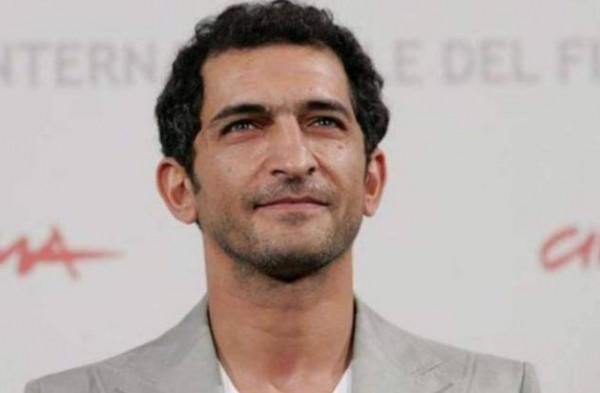 عمرو واكد يعلن شفاءه وابنه من كورونا