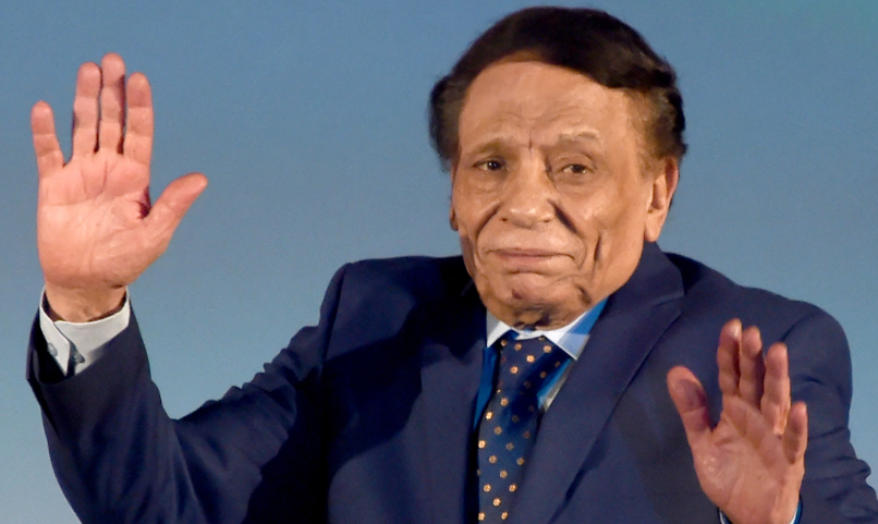 الذكاء الاصطناعي يشعل شائعة وفاة عادل إمام ..  وعائلته ترد