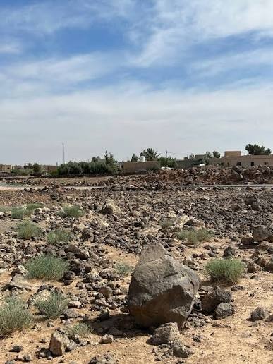 استغاثة من أولياء أمور في البادية الشمالية الشرقية: أطفالنا يتعبون من الحصتين السادسة والسابعة ..  والمدارس تبعد 3 كيلومترات