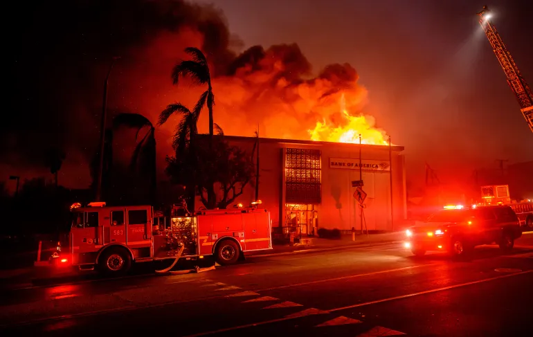 حرائق كاليفورنيا تتوسع وحصيلة القتلى ترتفع إلى 24