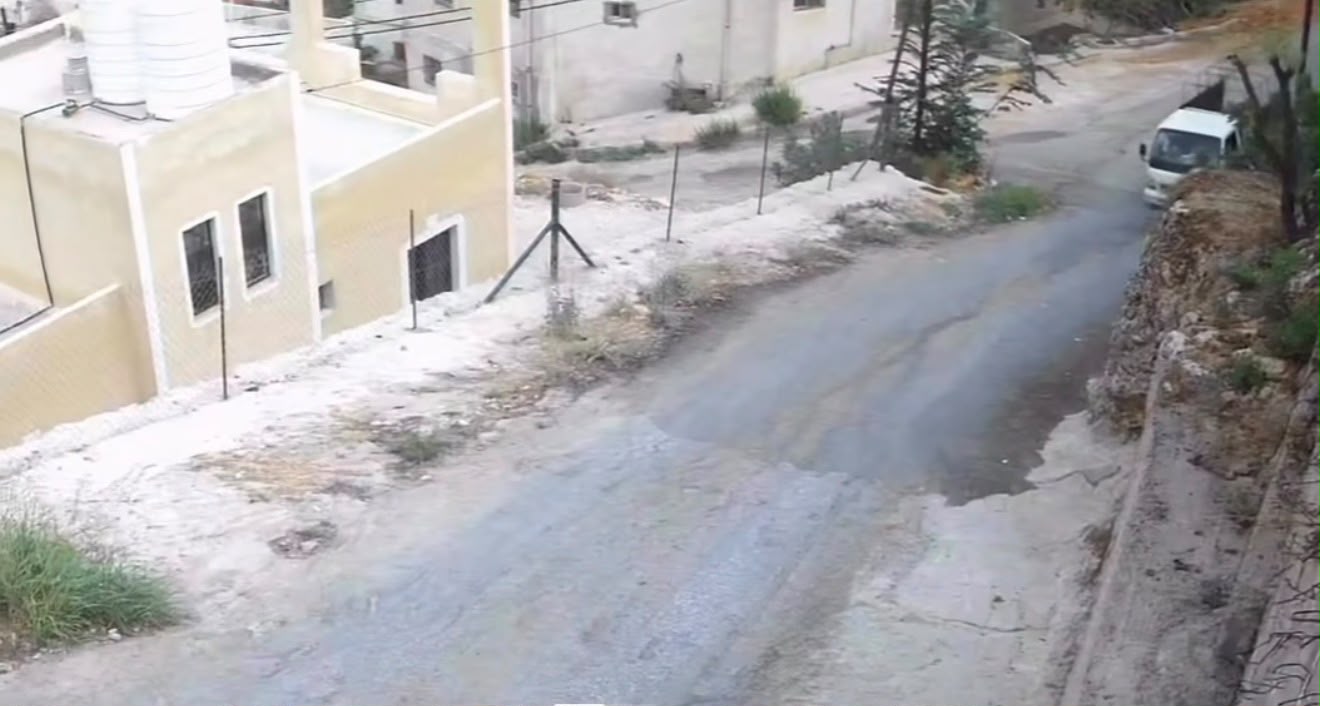 جرش ..  سيدة وطفلان ينجون بعد نزولهم من مركبة تدهورت .. فيديو 