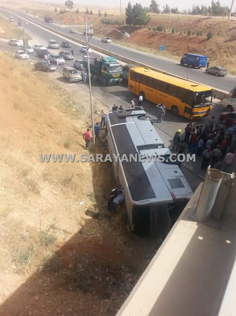 اربد : 36 اصابة في حادث تدهور حافلة طلاب أسفل جسر النعيمة  ..  صورة