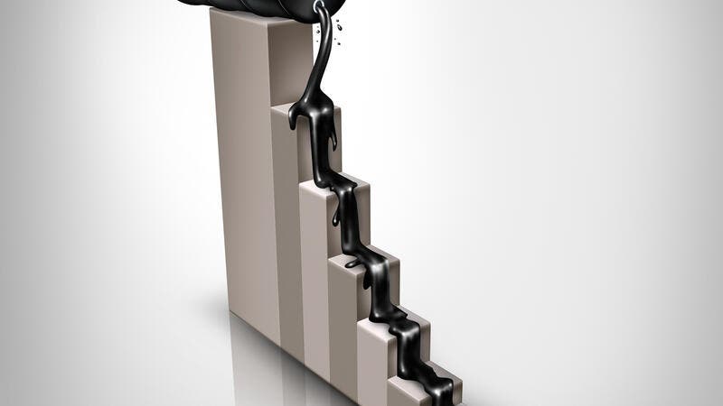 أسعار النفط تنخفض نحو 0.6 %