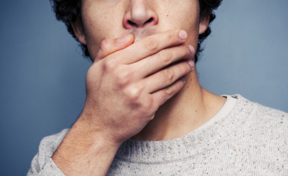 افتقد الثقة بالنفس والعزلة تحاصرني !