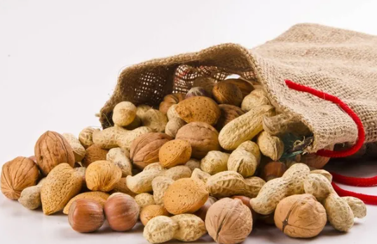 مكسرات شائعة تحسّن جودة النوم