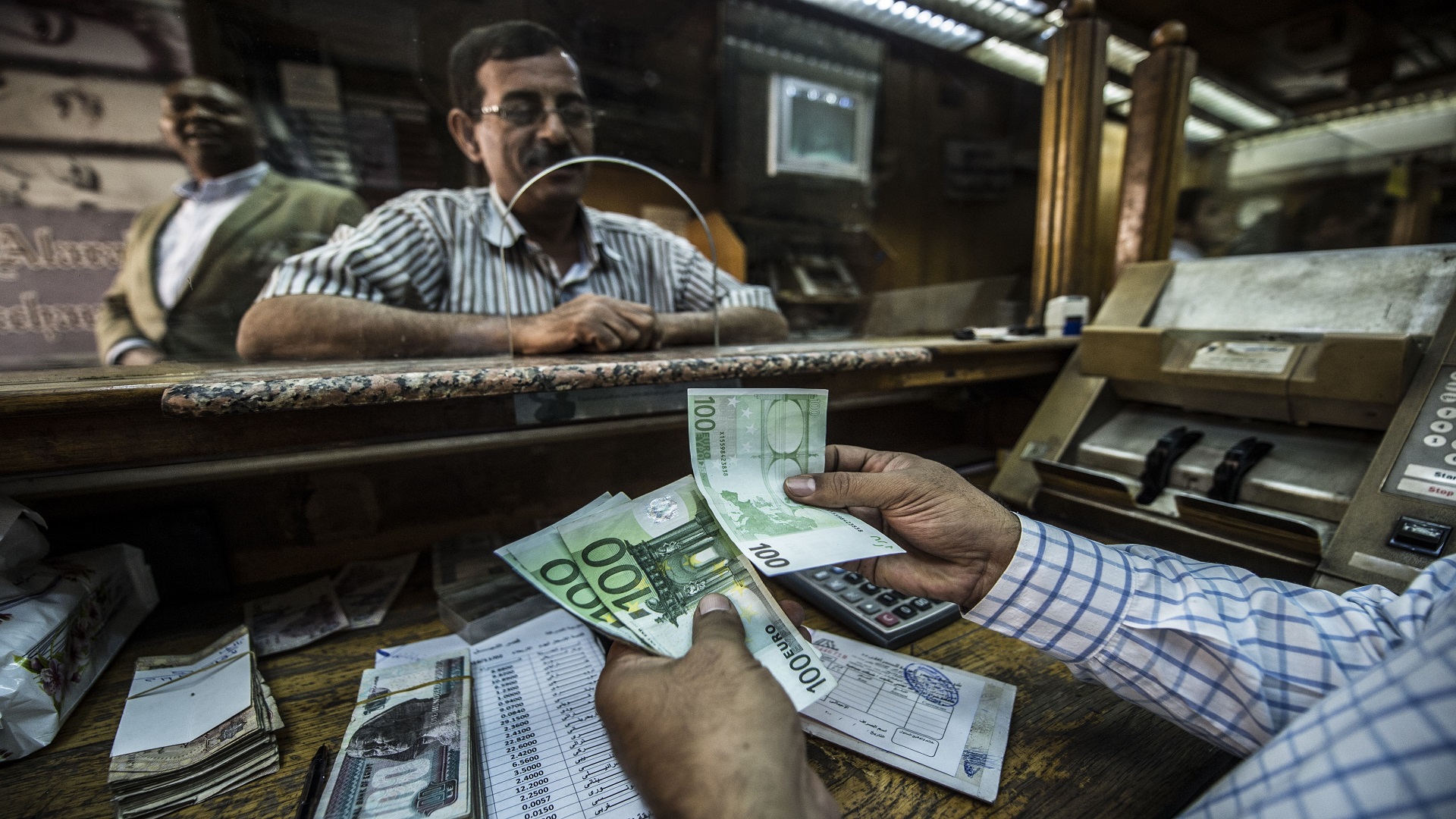 مصر تقترض 3 مليارات دولار