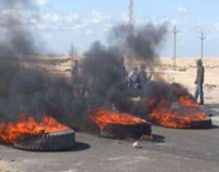 مرة أخرى ..  محتجون يغلقون طريق بغداد الدولي في البادية الشمالية