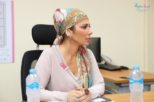 أصالة تطلب الدعم من مريضات السراطان .. وتروي معاناتها مع شلل الأطفال