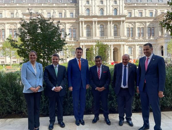 وزير بريطاني للصفدي: الأردن صوت اعتدال المنطقة