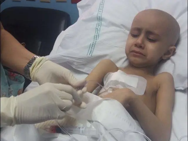 طفل يصارع "سرطان الكبد" والكهرباء مقطوعة عن منزله بالمفرق ..  مناشدة لأهل الخير