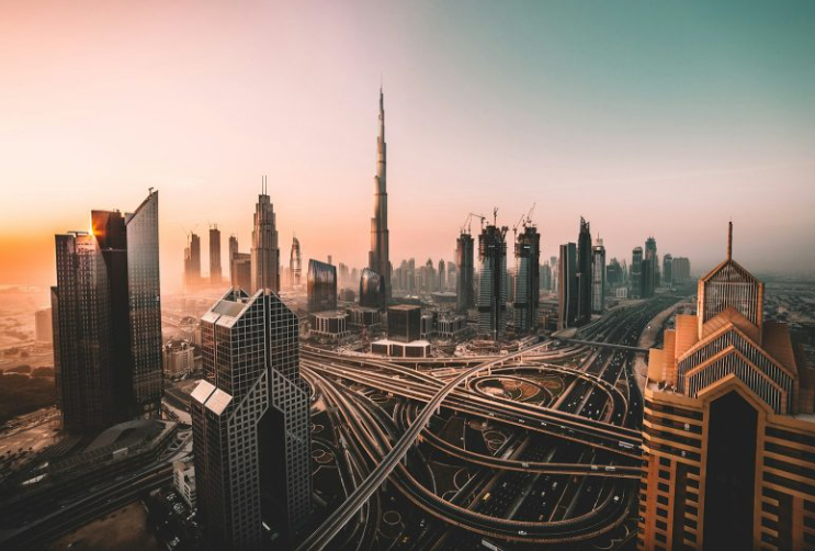 تكلفة المعيشة في الإمارات 2026: دليل شامل للسكن، النقل، الطعام، التعليم والرعاية الصحية