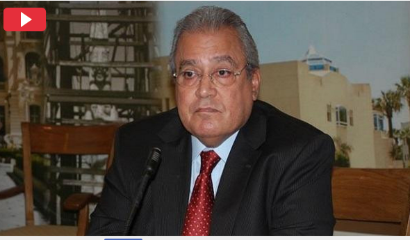 بالفيديو ..  لحظة إصابة وزير مصري أسبق بجلطة على الهواء مباشرة