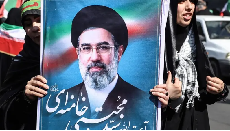 طهران تعلن لأول مرة تفاصيل إصابة خامنئي ..  "وجهه لم يشوه"