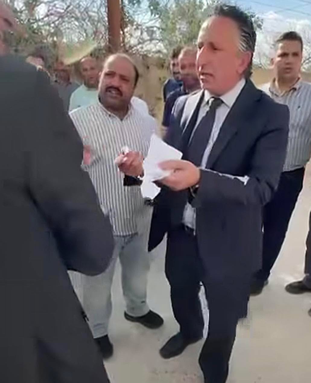 تصعيد نيابي في قضية "السوسنة السوداء" ..  أبو رمان يتوعد الطراونة: "تصرف أرعن لن يمر دون محاسبة"