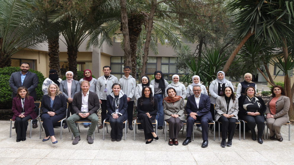 الأميرة بسمة بنت طلال تستقبل وفد منظمة الصحة العالمية برفقة الأمير هاري وزوجته