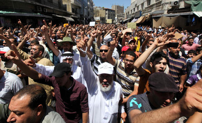 مسيرة حاشدة تضامناً مع غزة في مخيم الوحدات
