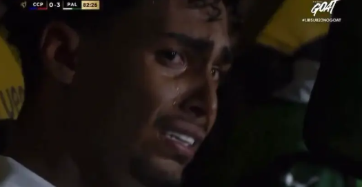 لاعب برازيلي يبكي بعد تعرضه لإساءة عنصرية "مؤلمة للروح"