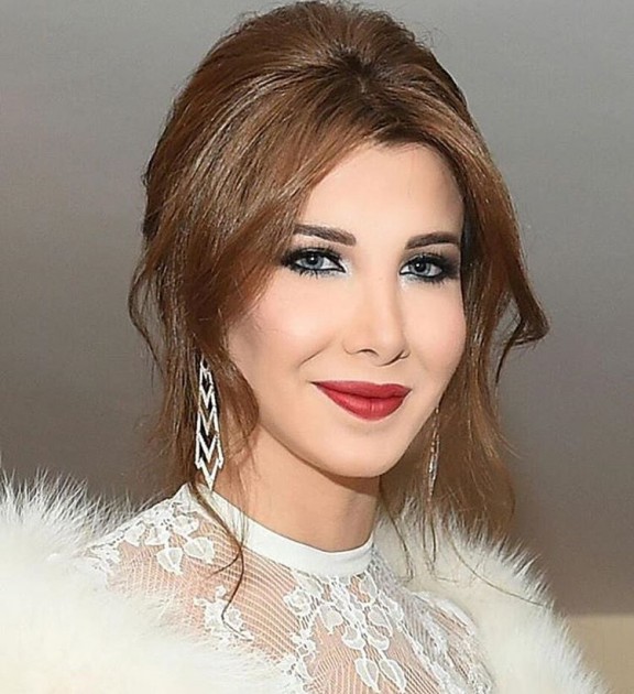 فانز نانسي عجرم يفاجئونها بنجاح ألبومها ..  صورة