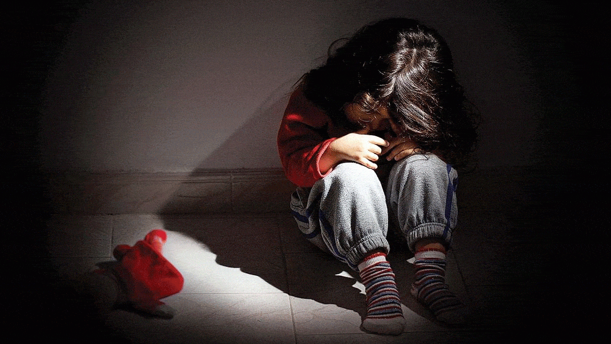 مصرية تروي مأساة اغتصابها من خاليها بعمر 6 أعوام (فيديو)