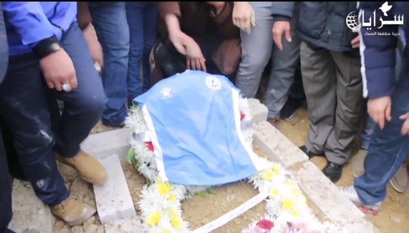 المئات يشيعون جثمان مشجع نادي الرمثا أشرف (أبو يارا) - فيديو 