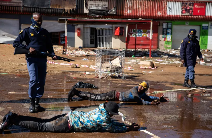 9 قتلى و10 جرحى في هجوم مسلح قرب جوهانسبرغ