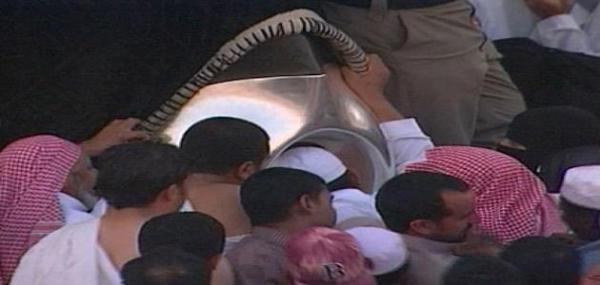 ما هو فضل تقبيل الحجر الأسود؟