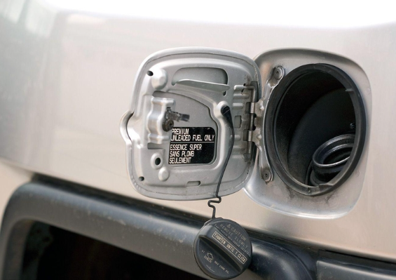 كيف تكتشف مشاكل غطاء الوقود في سيارتك