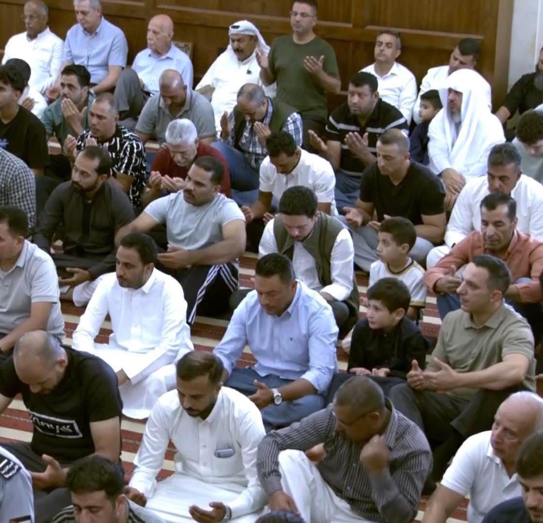 بالفيديو :ولي العهد يؤدي صلاة الجمعة في مسجد الحسين بن طلال بعمان