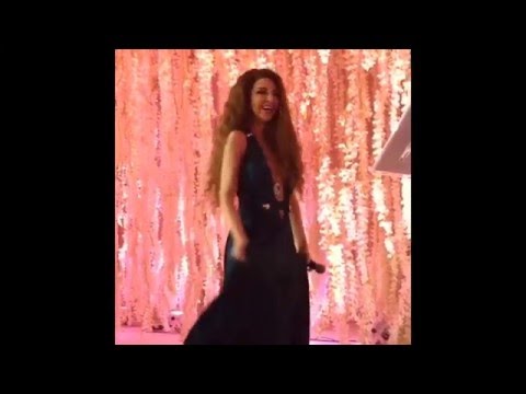 بالفيديو  ..  رقصة مثيرة لمريام فارس تبهر جمهورها  في عرس خليجي